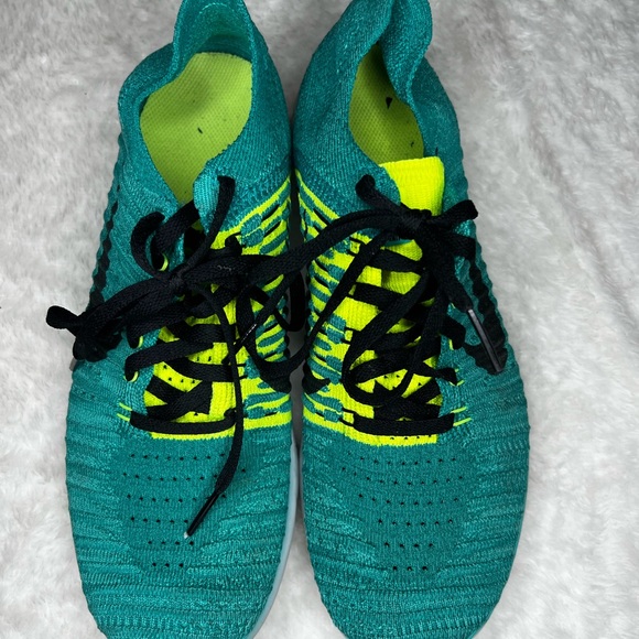 Nike sock running shoes - Picture 2 of 3